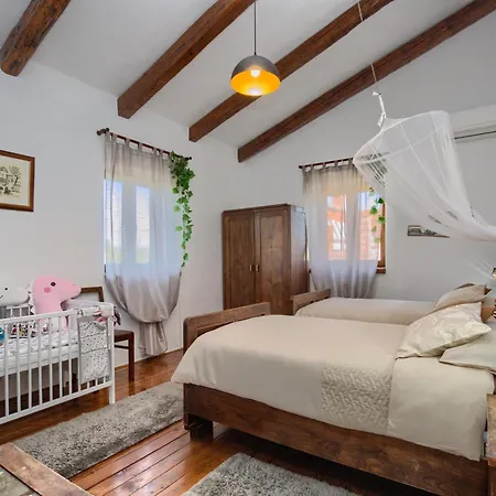 San Andrea - Ideal For Families, 8 Adults, 2 Children Up To 5 Years, 1 Children Up To 1 Years Svetvincenat
