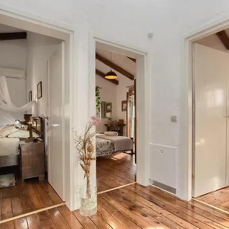 Villa San Andrea - Ideal For Families, 8 Adults, 2 Children Up To 5 Years, 1 Children Up To 1 Years *