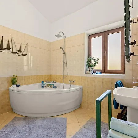 San Andrea - Ideal For Families, 8 Adults, 2 Children Up To 5 Years, 1 Children Up To 1 Years