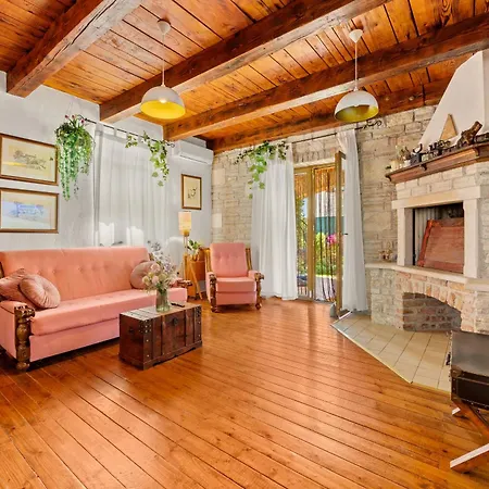Villa San Andrea - Ideal For Families, 8 Adults, 2 Children Up To 5 Years, 1 Children Up To 1 Years *